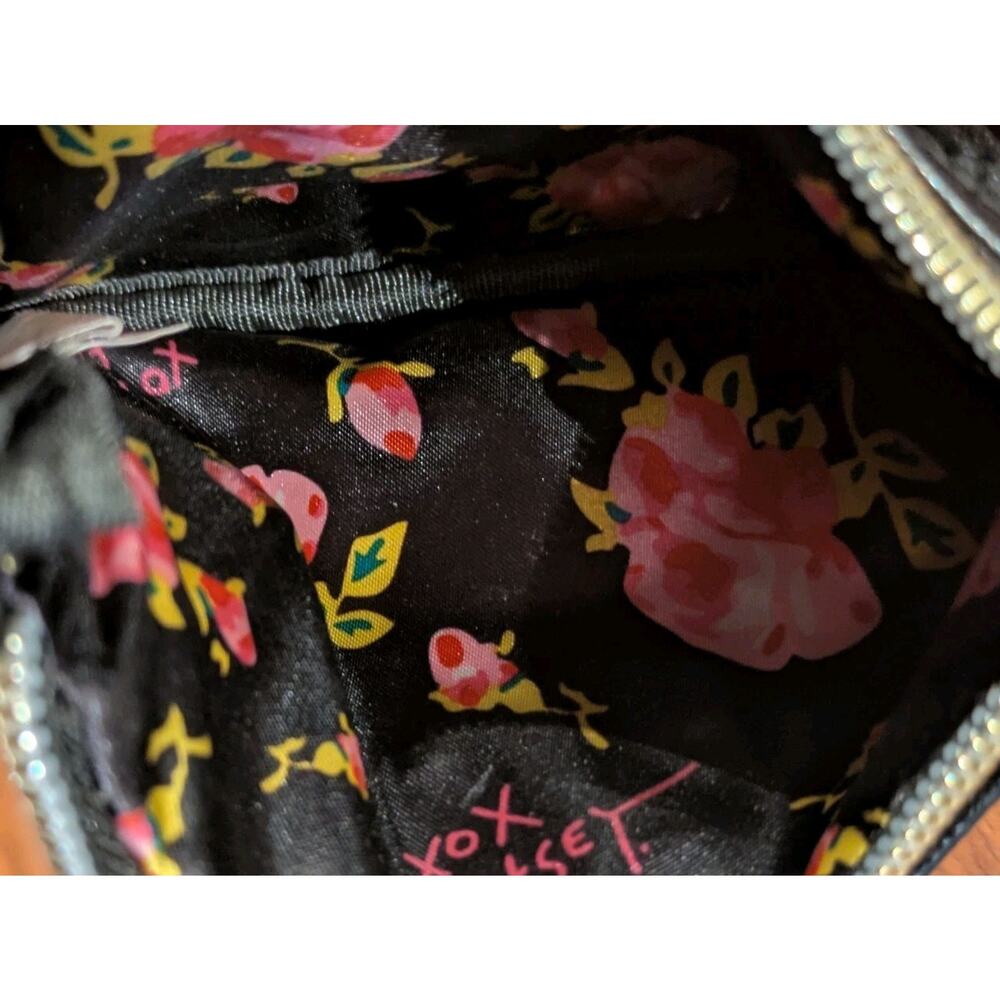 Y2K Betsey Johnson Black Quilted Floral Cosmetic Makeup Bag Pouch Gold Logo - Picture 5 of 7